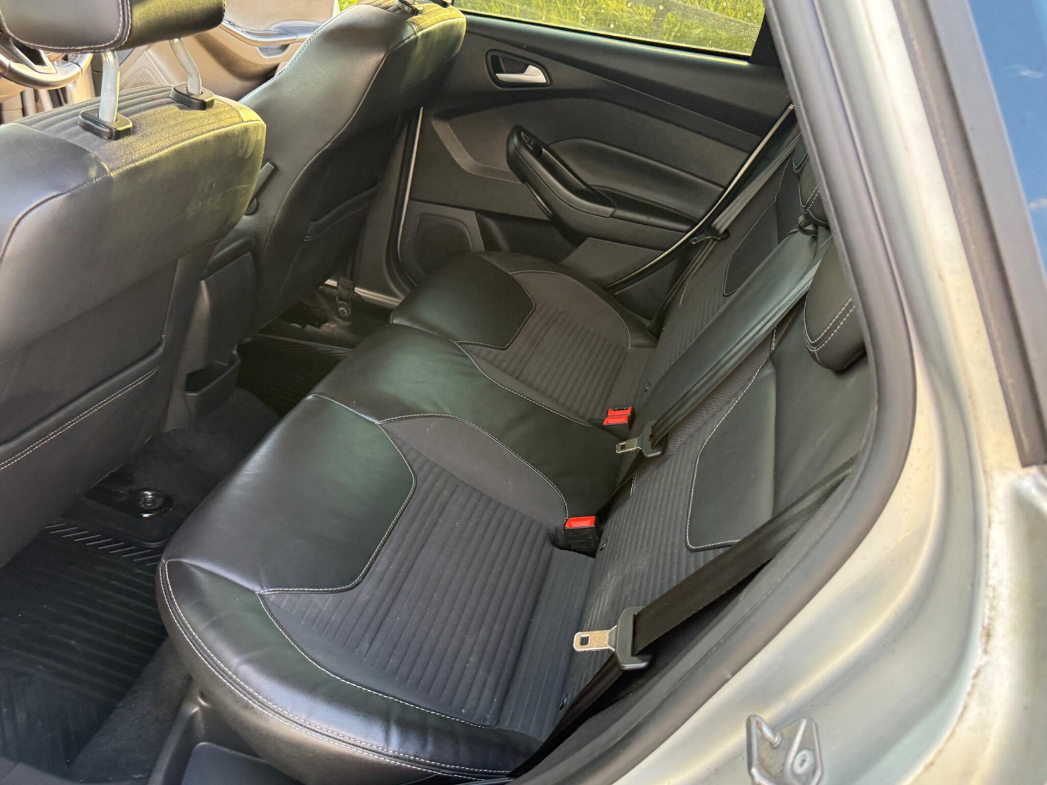 Ford Focus 1.5T EcoBoost Titanium X Euro 6 (s/s) 5dr — photo 102 of 126